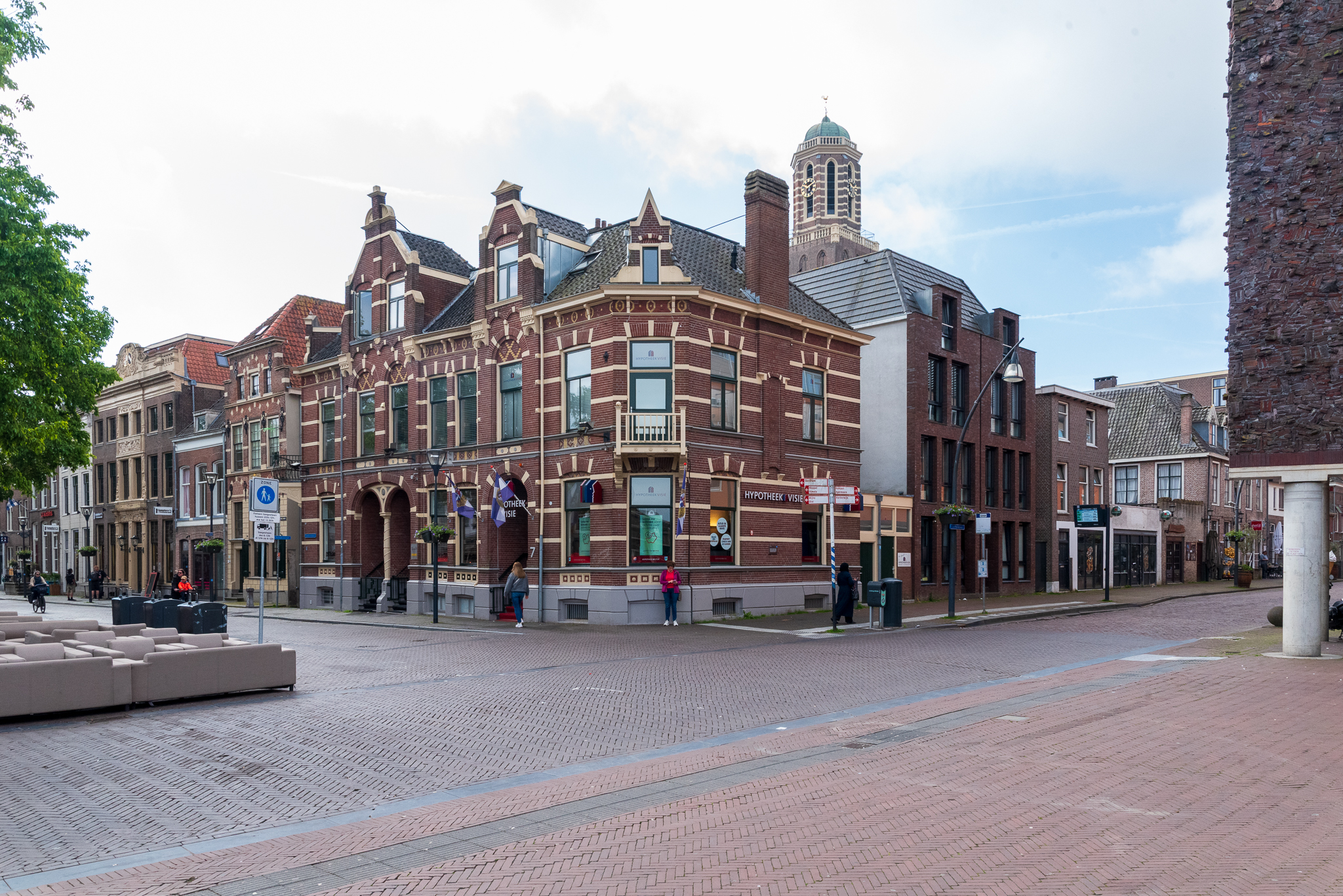 Koningsdag in Zwolse binnenstad eindigt voor 20-jarige Daan met diepe steekwond