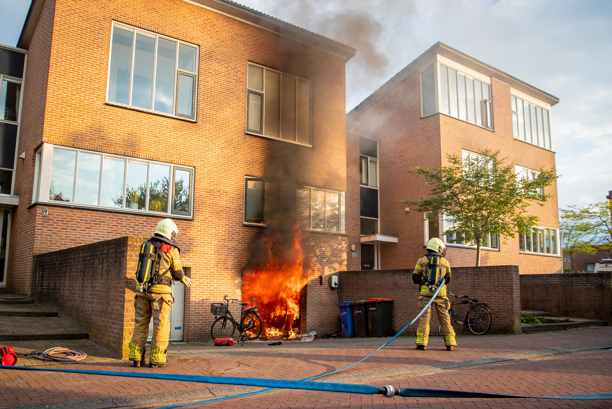 Auto brandt uit in garage onder woning in Stadshagen