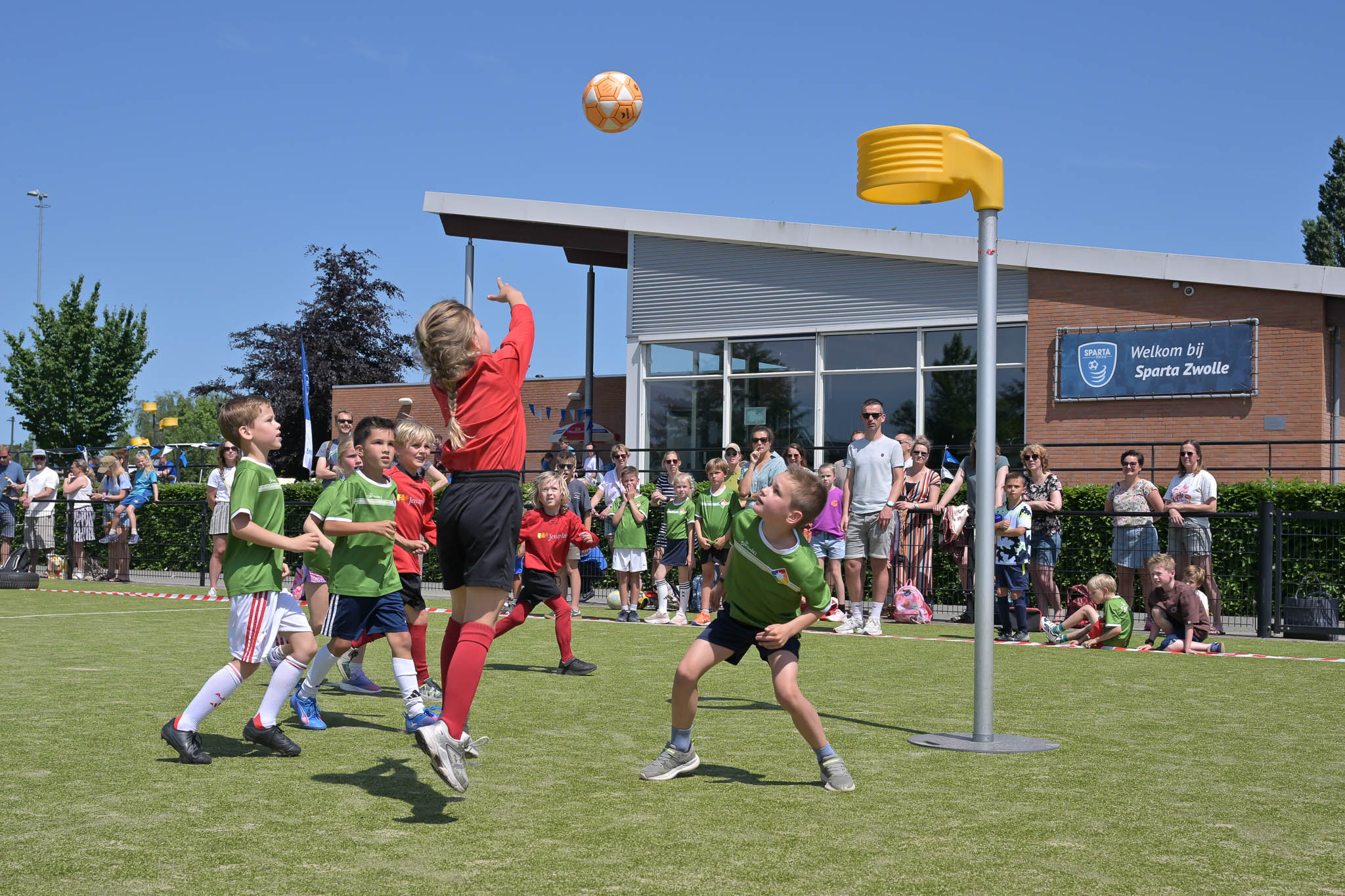 Westwijs, Zevensprong en Sprankel winnen Zwolse schoolkorfbalfinales