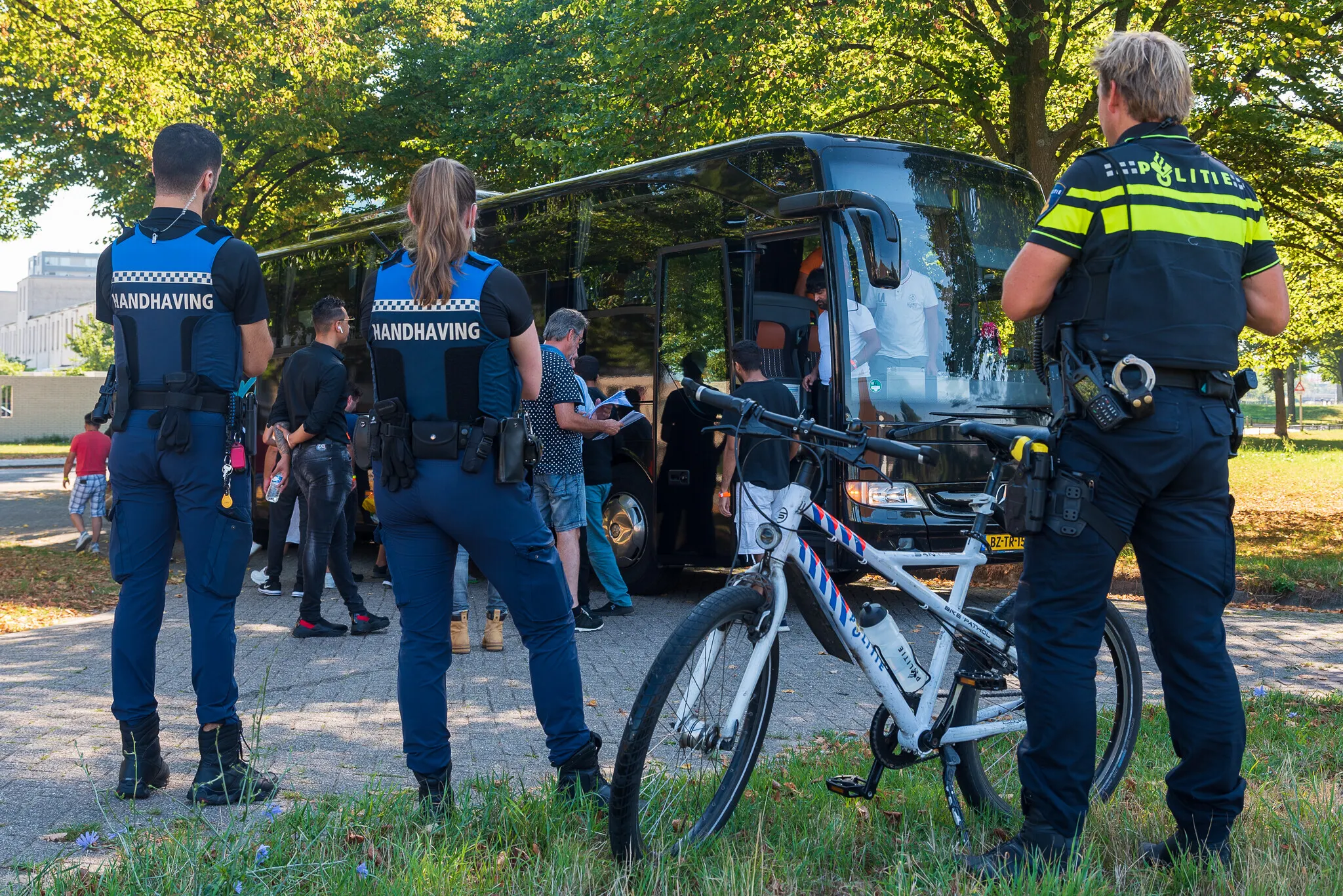 Vluchtelingen ontvangen met ijsjes in Holtenbroek