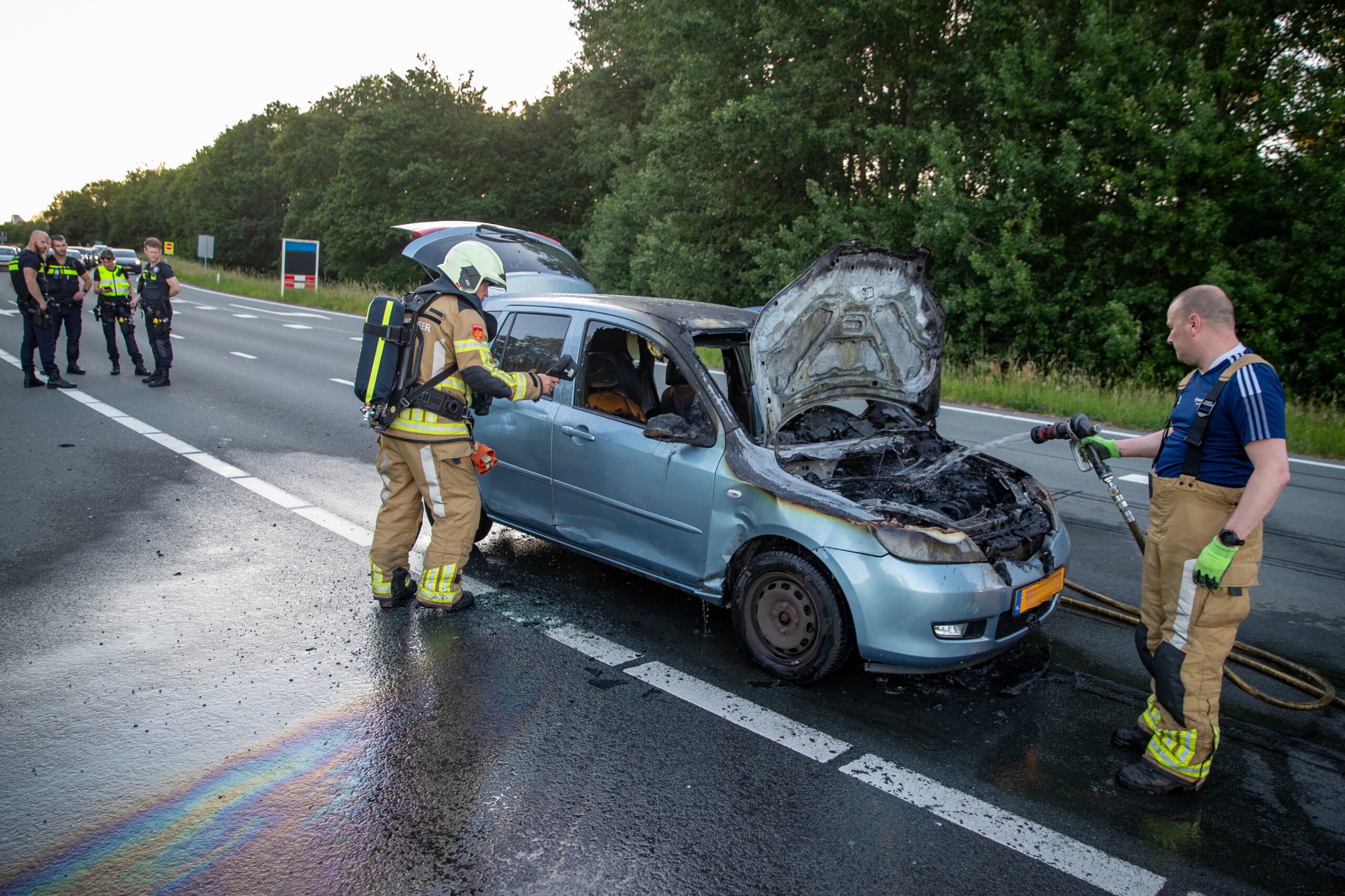 Auto brandt uit op afrit Zwolle-Noord