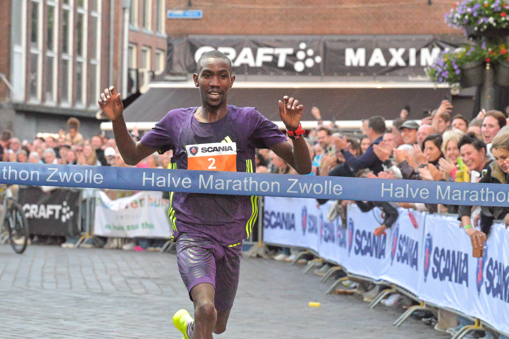 Kenianen winnen Halve Marathon Zwolle, Frank Futselaar en Hinde Fokkema snelste Nederlanders