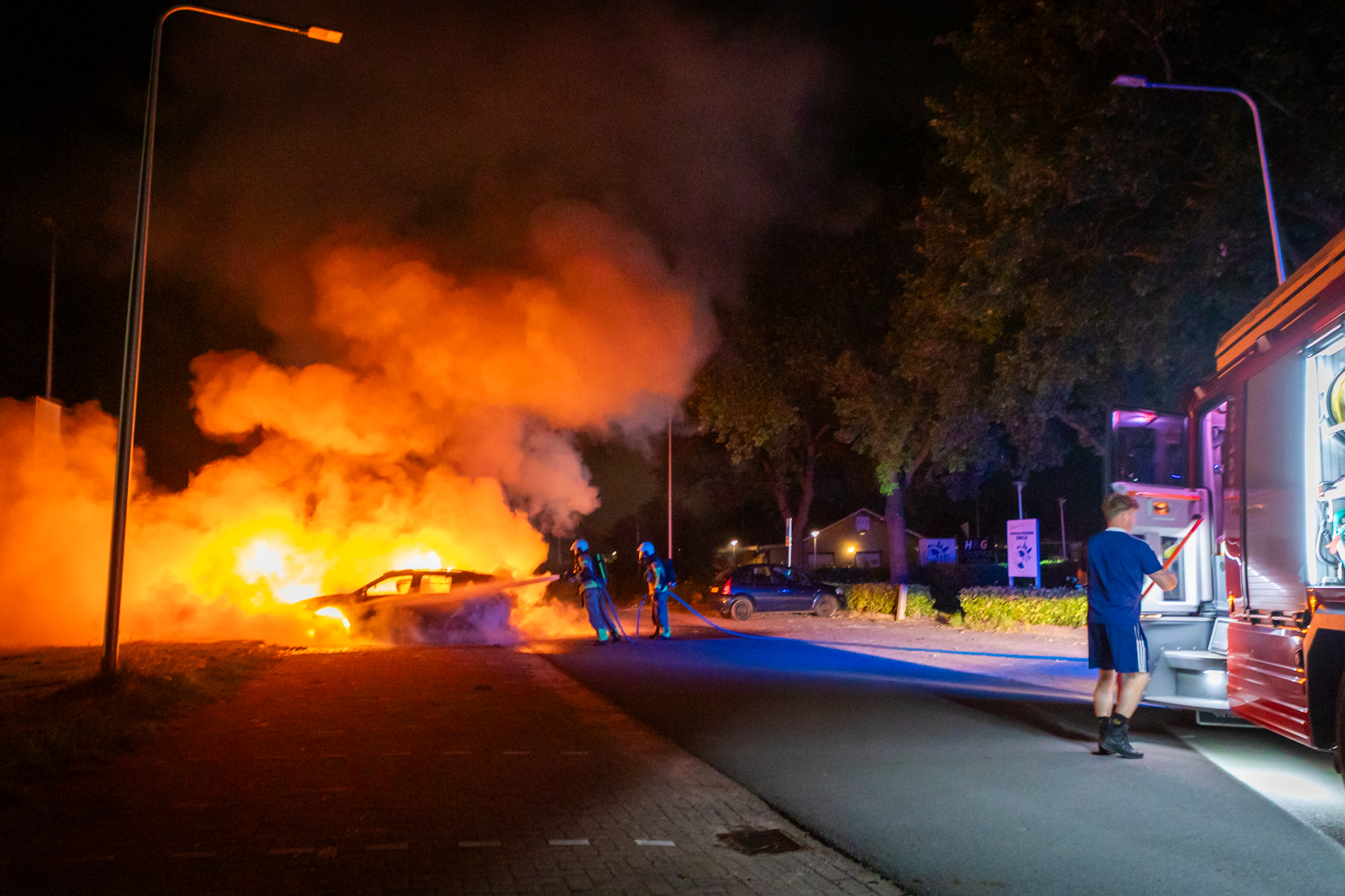 Twee auto’s branden uit op parkeerplaats bij FC Ulu Spor