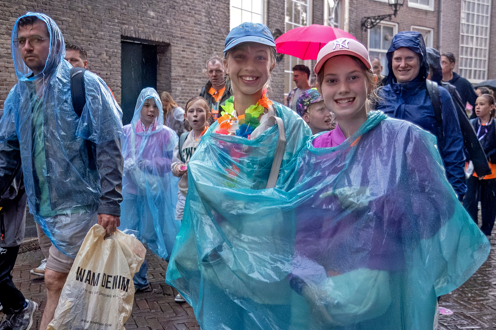 Meer dan 8000 wandelaars finishen in regen bij Avond4daagse Zwolle