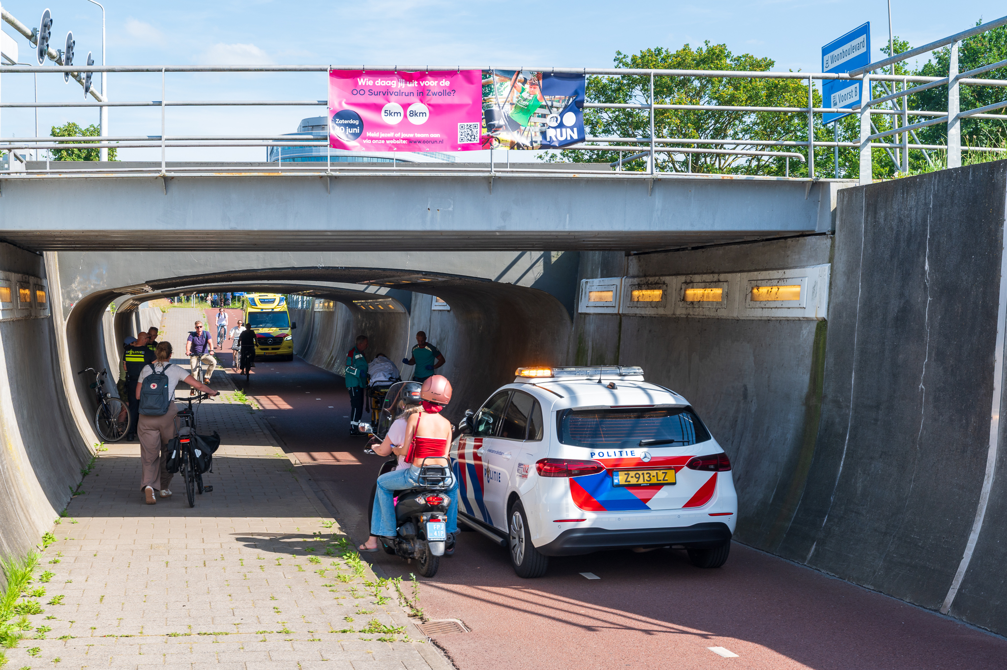 Fietser gewond bij botsing in fietstunnel onder Zwartewaterallee
