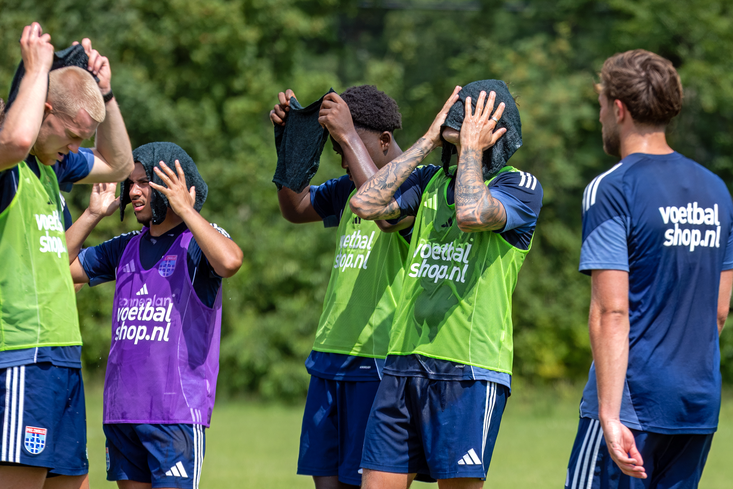 PEC Zwolle begint voorbereiding in de hitte op veld van HTC