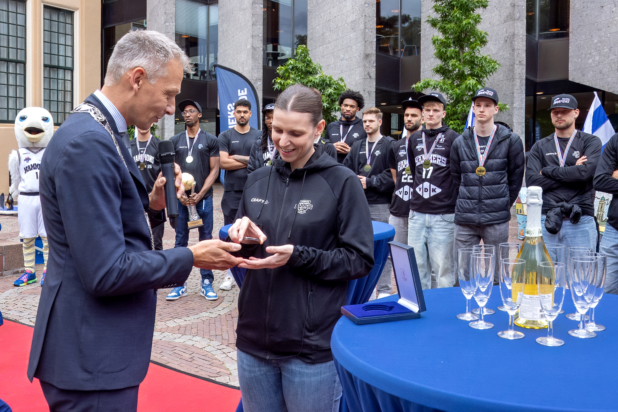 Landstede Hammers krijgt Erepenning van de stad na landstitel