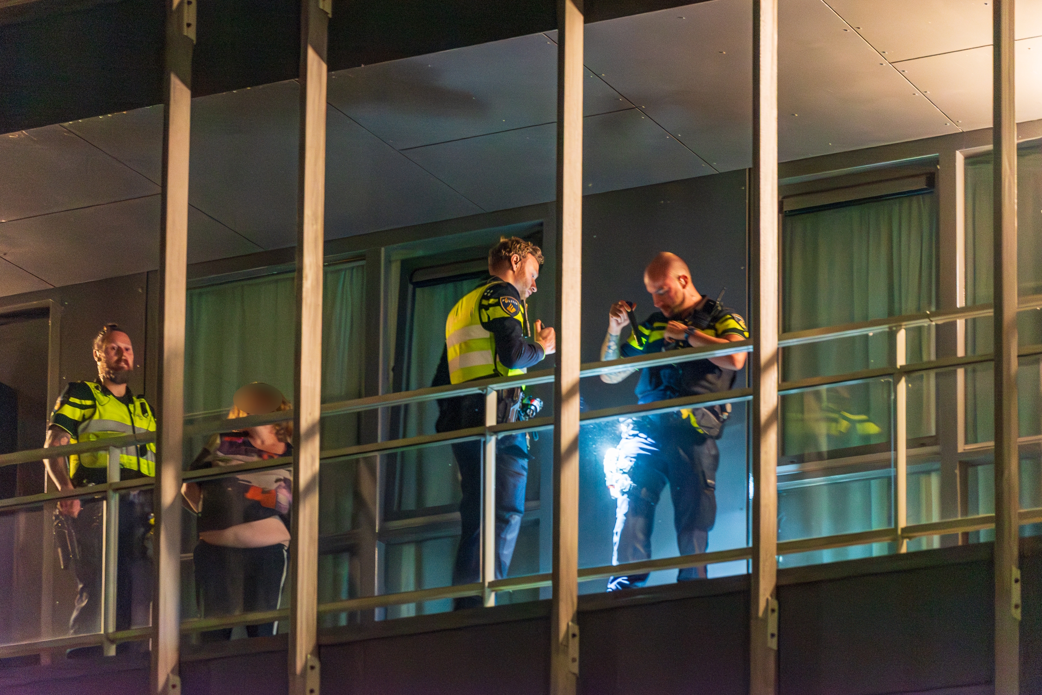 Verwarde vrouw aangehouden na meerdere meldingen bij flatwoning in Holtenbroek