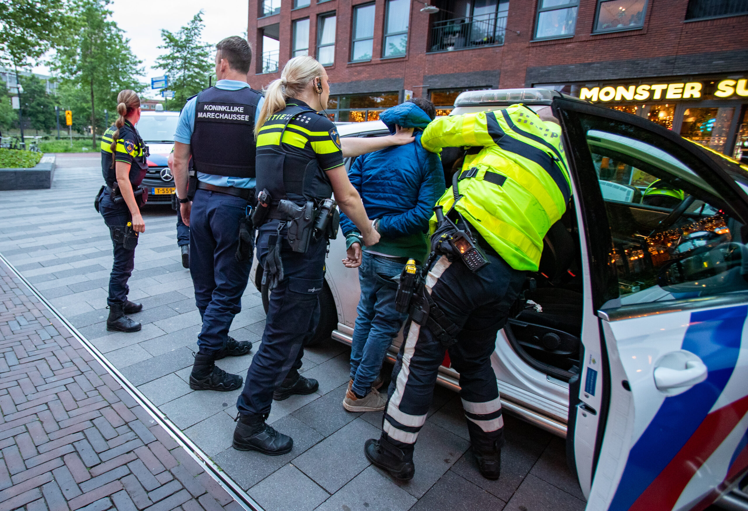 Man krijgt winkelverbod en verwijderingsbevel na vechtpartij bij Albert Heijn