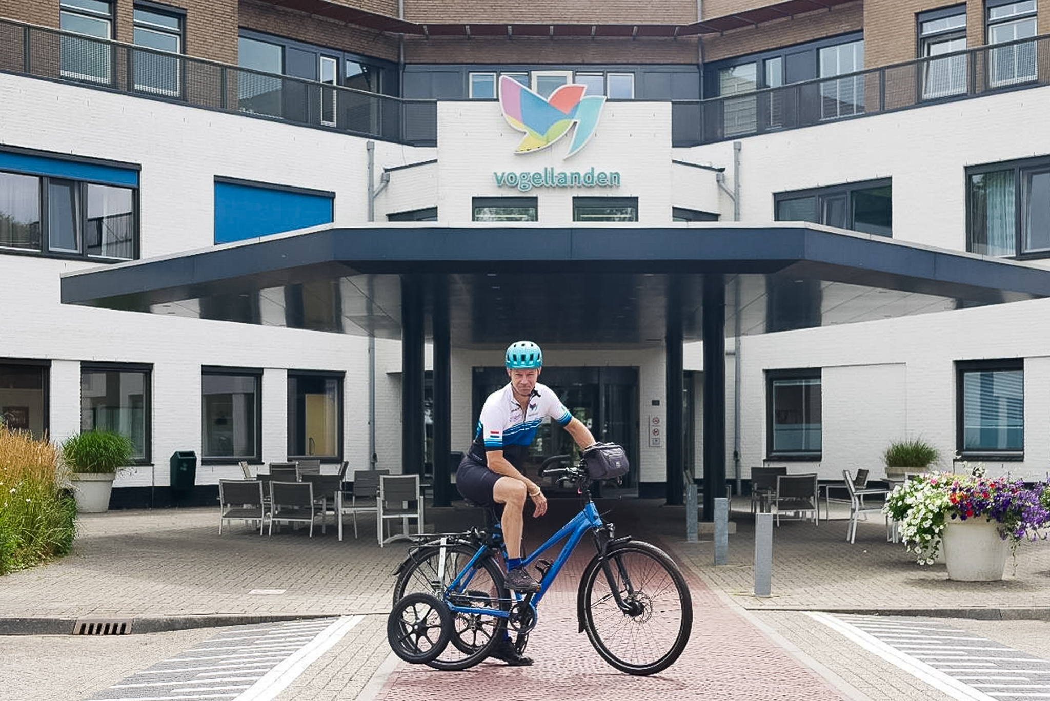 Ben fietst zonder batterij van Zwolle naar Rome voor lotgenoten met hersenziekte