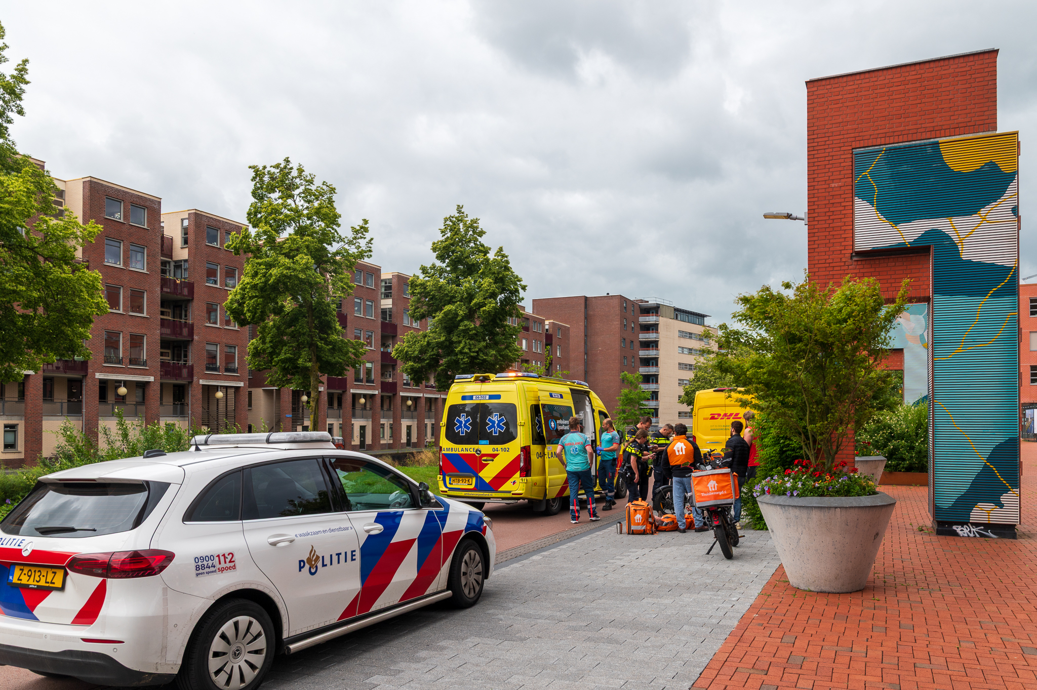 Maaltijdbezorger op fatbike gewond bij botsing met bestelbus op Koggelaan