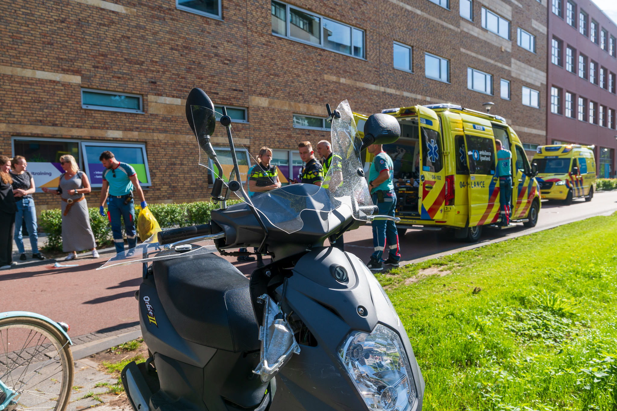 Weer ongeval op Koggelaan: traumaheli opgeroepen voor jonge scooterrijdster