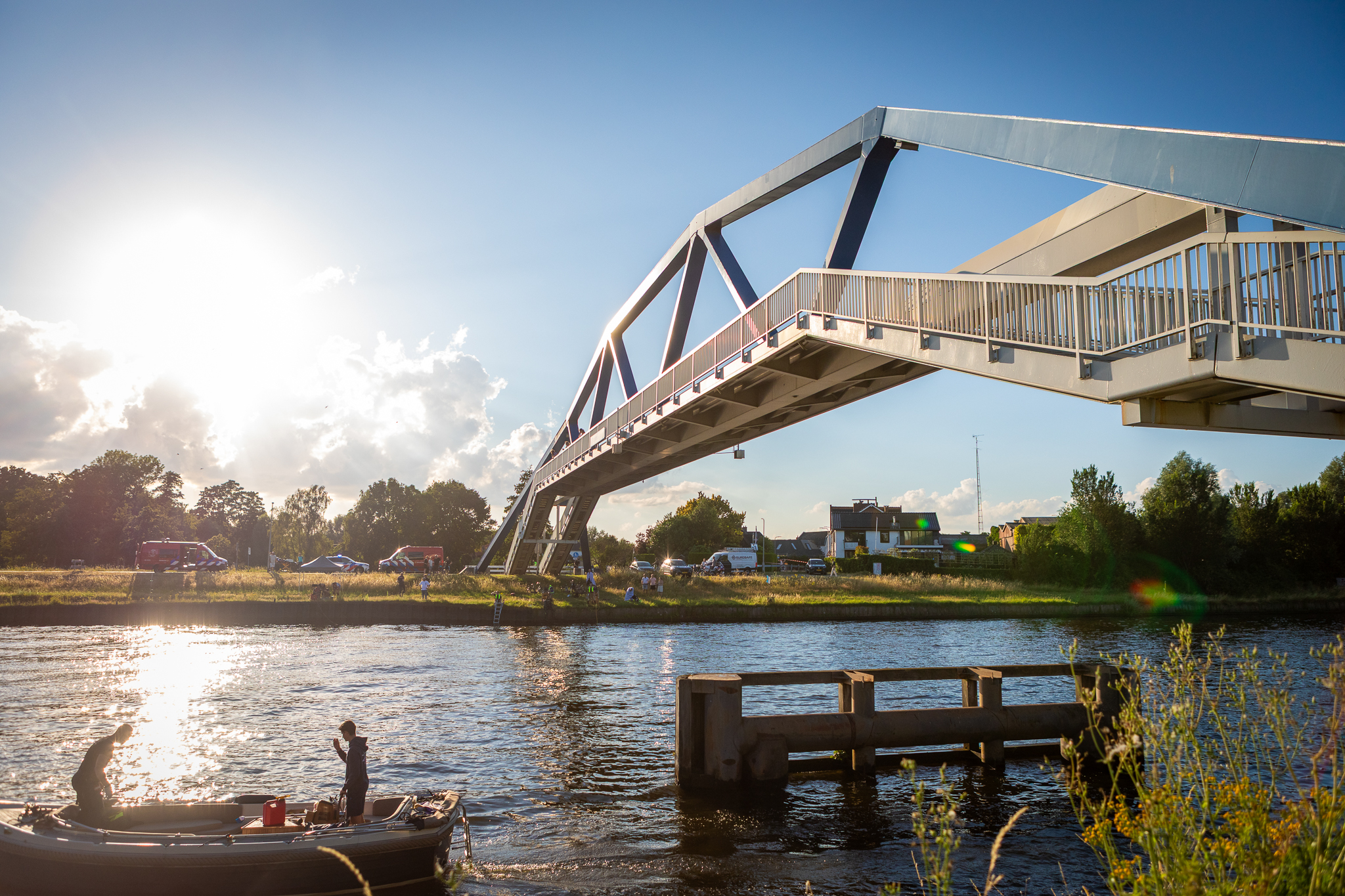 Vrouw uit Zwolle-IJsselkanaal gehaald bij Frankhuisbrug