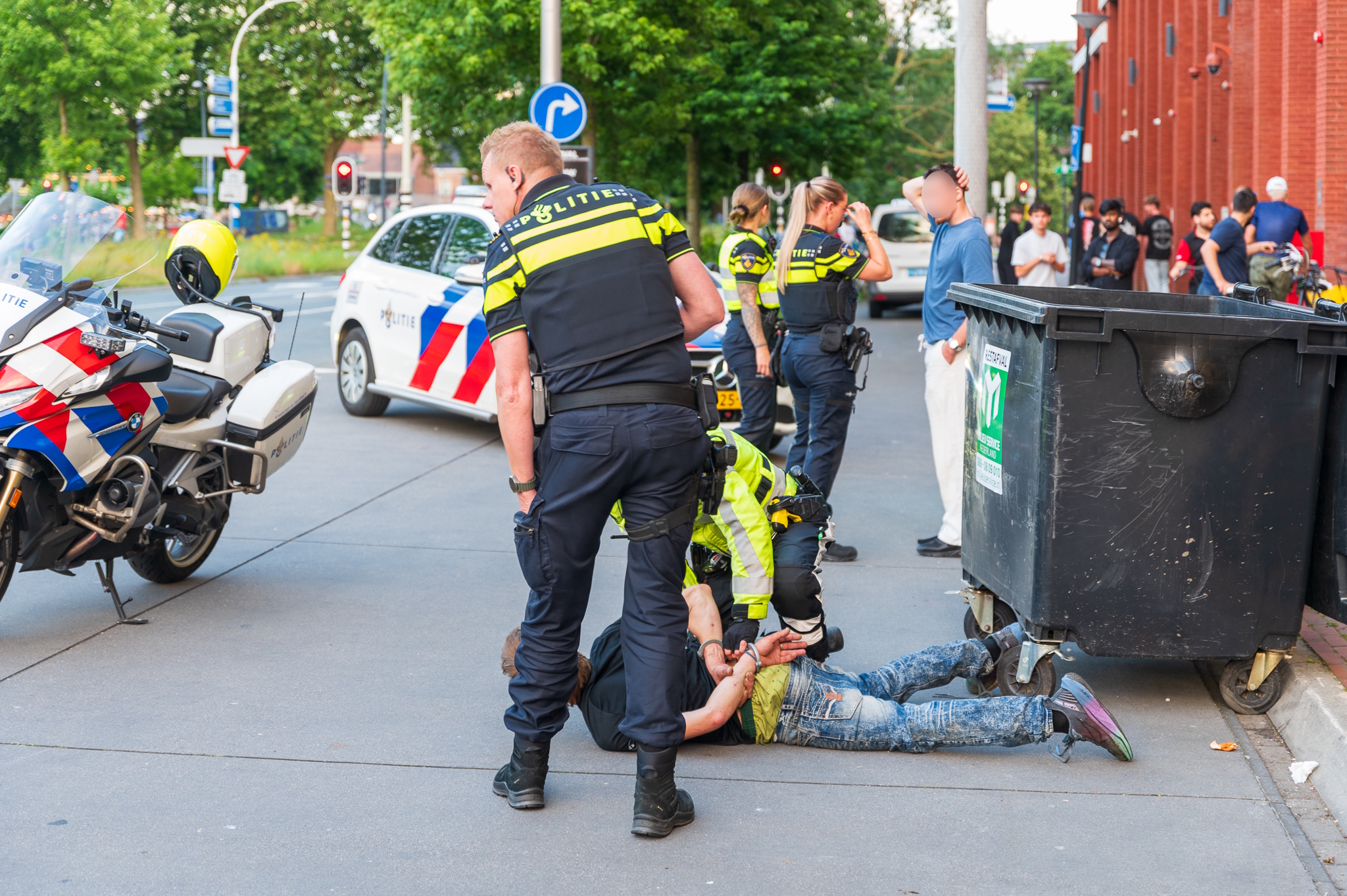 Zwollenaar (29) vlucht na ongeval en wordt bij Pathé aangehouden