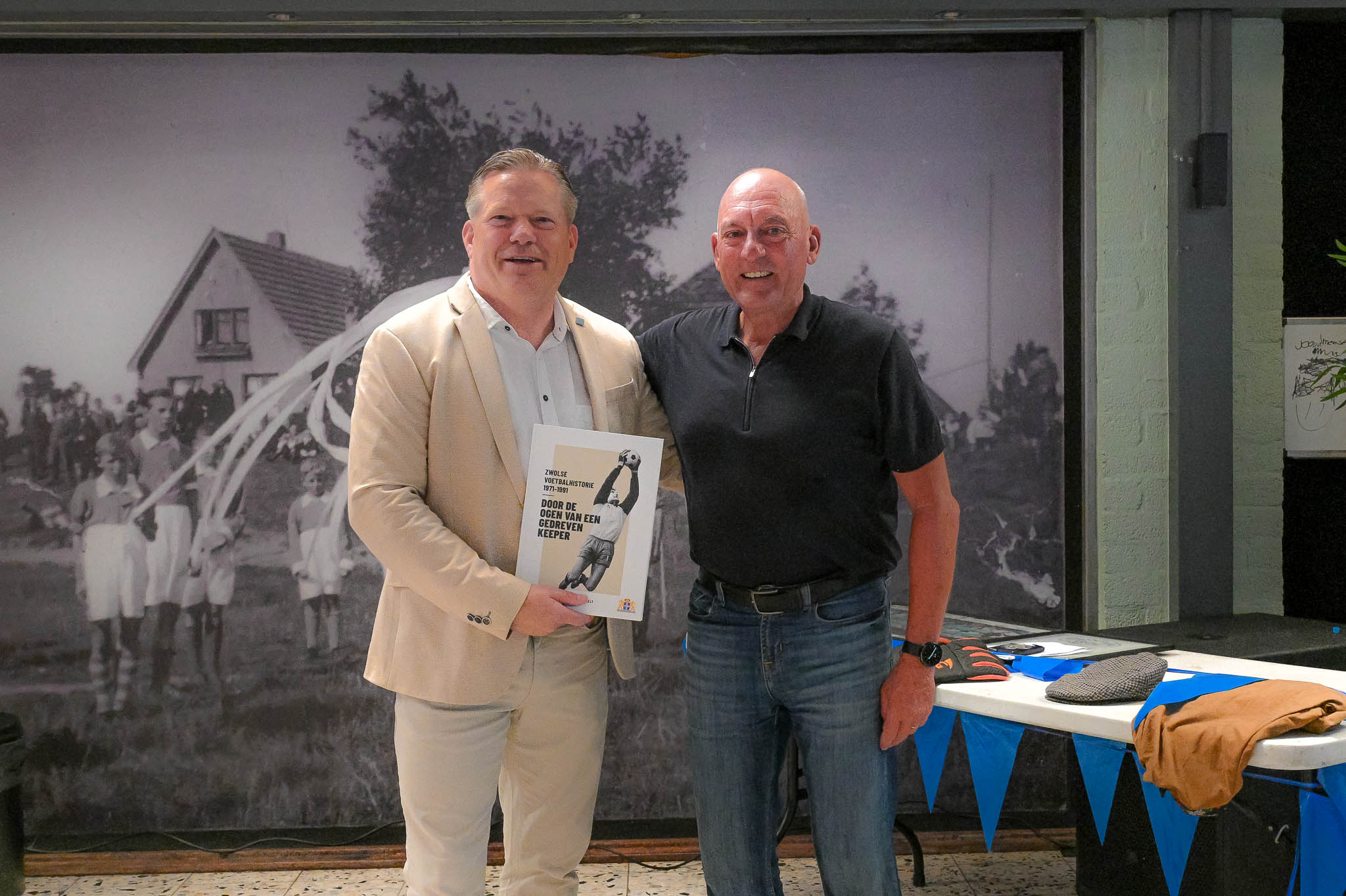 Henry Karrenbelt brengt vergeten generatie Zwolse voetballers weer in beeld