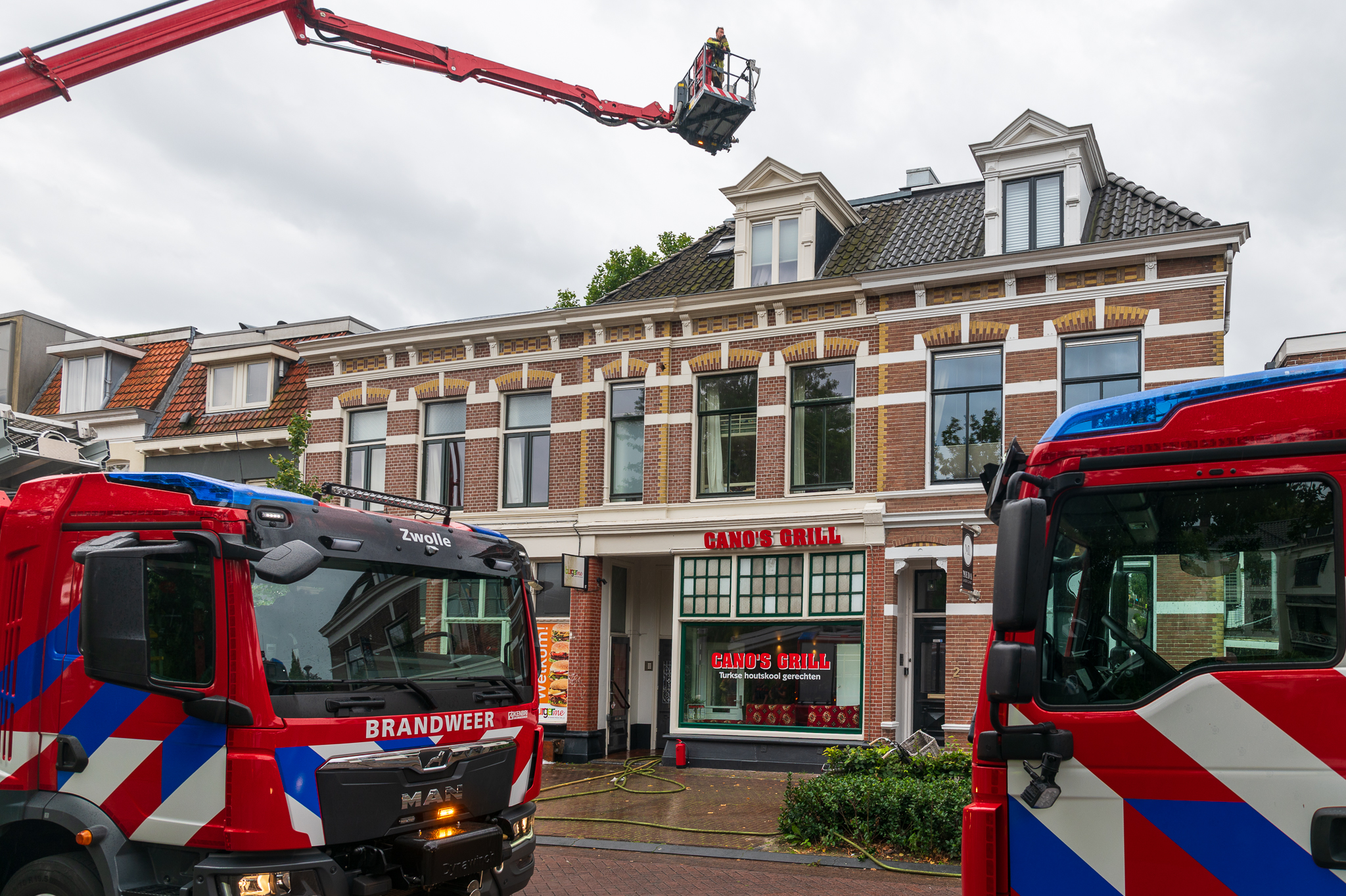 Veel rook bij brand in Cano’s Grill, brandweer schaalt op