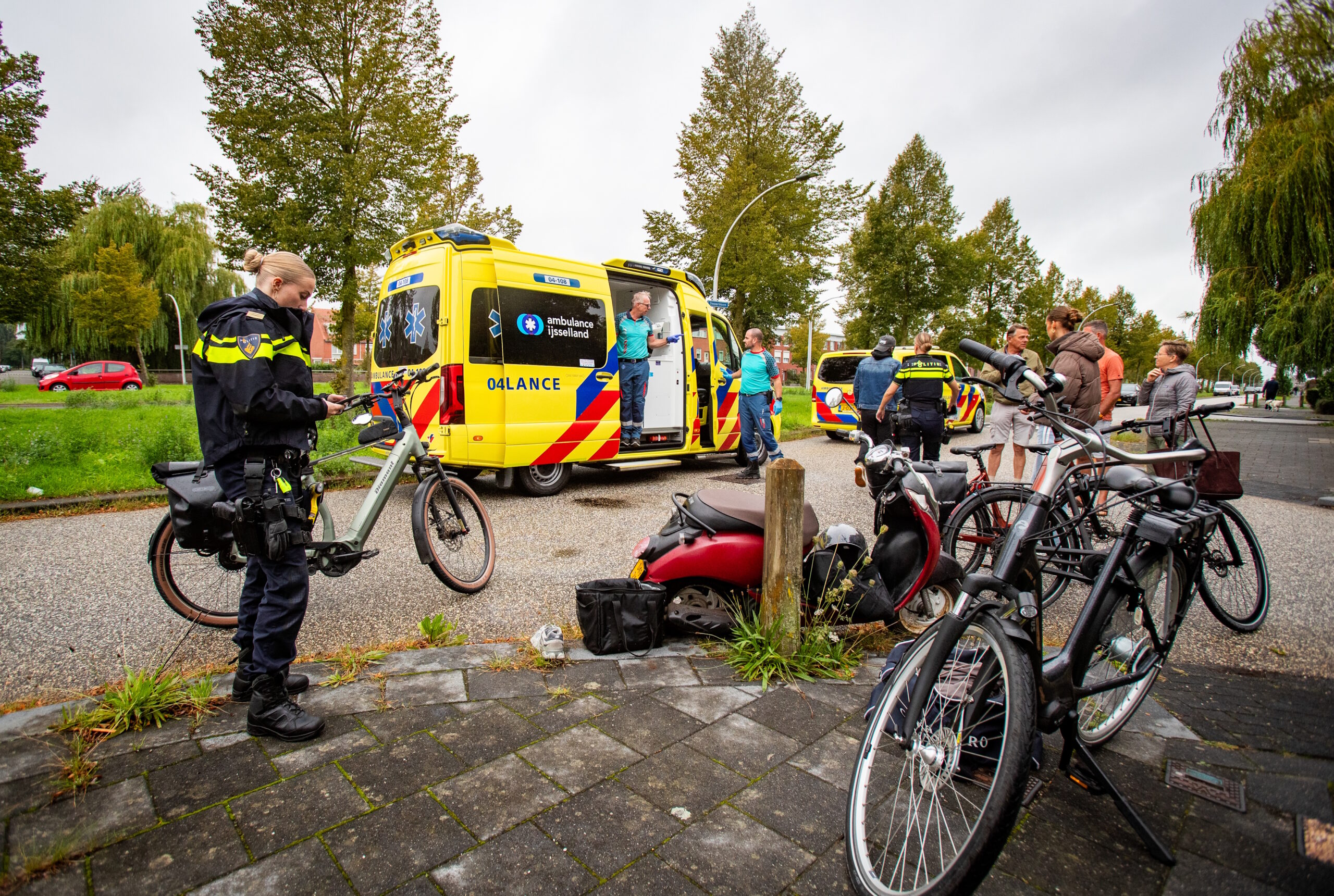 Scooterrijder gewond bij botsing met afslaande fietser op Dotterbloem