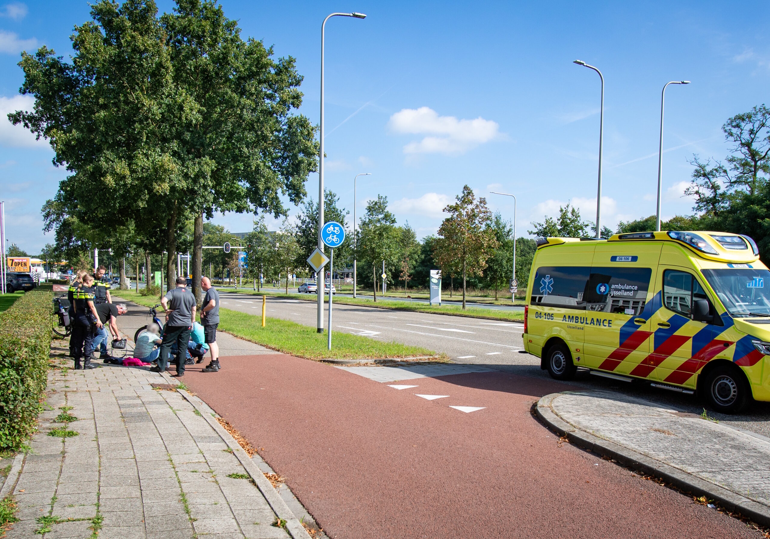 Fietsster na val op Blaloweg met ambulance thuisgebracht