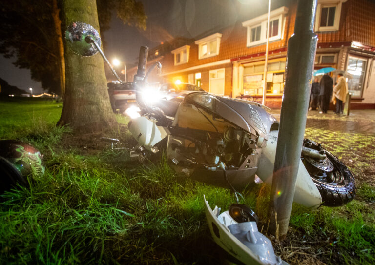 Gewonde scooterrijder (39) aangehouden na botsing in Zeeheldenbuurt