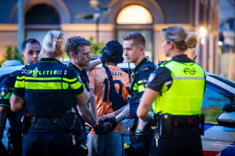 Man (25) aangehouden na overlast op station Zwolle