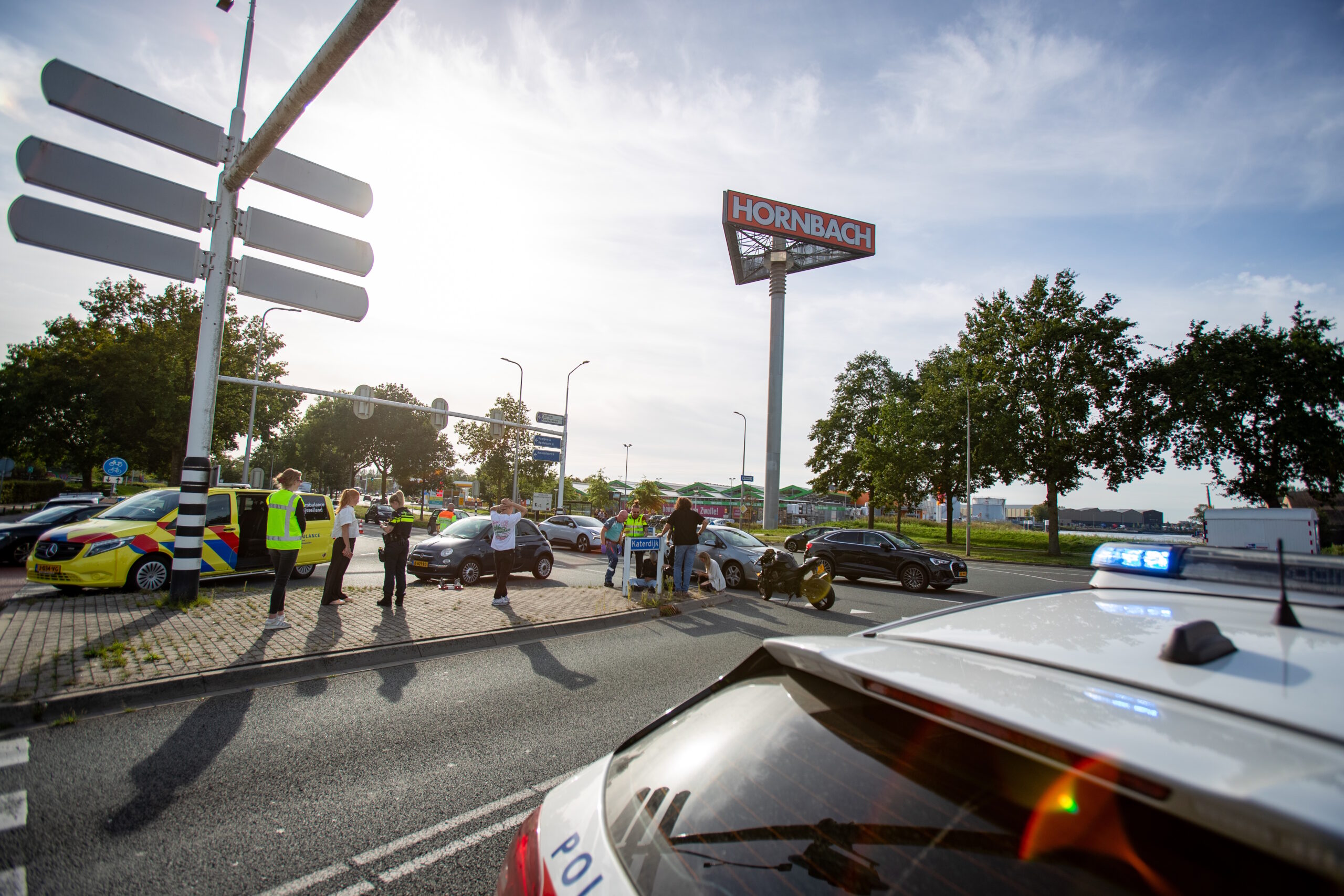 Motorrijder gewond bij botsing met auto op Katerdijk