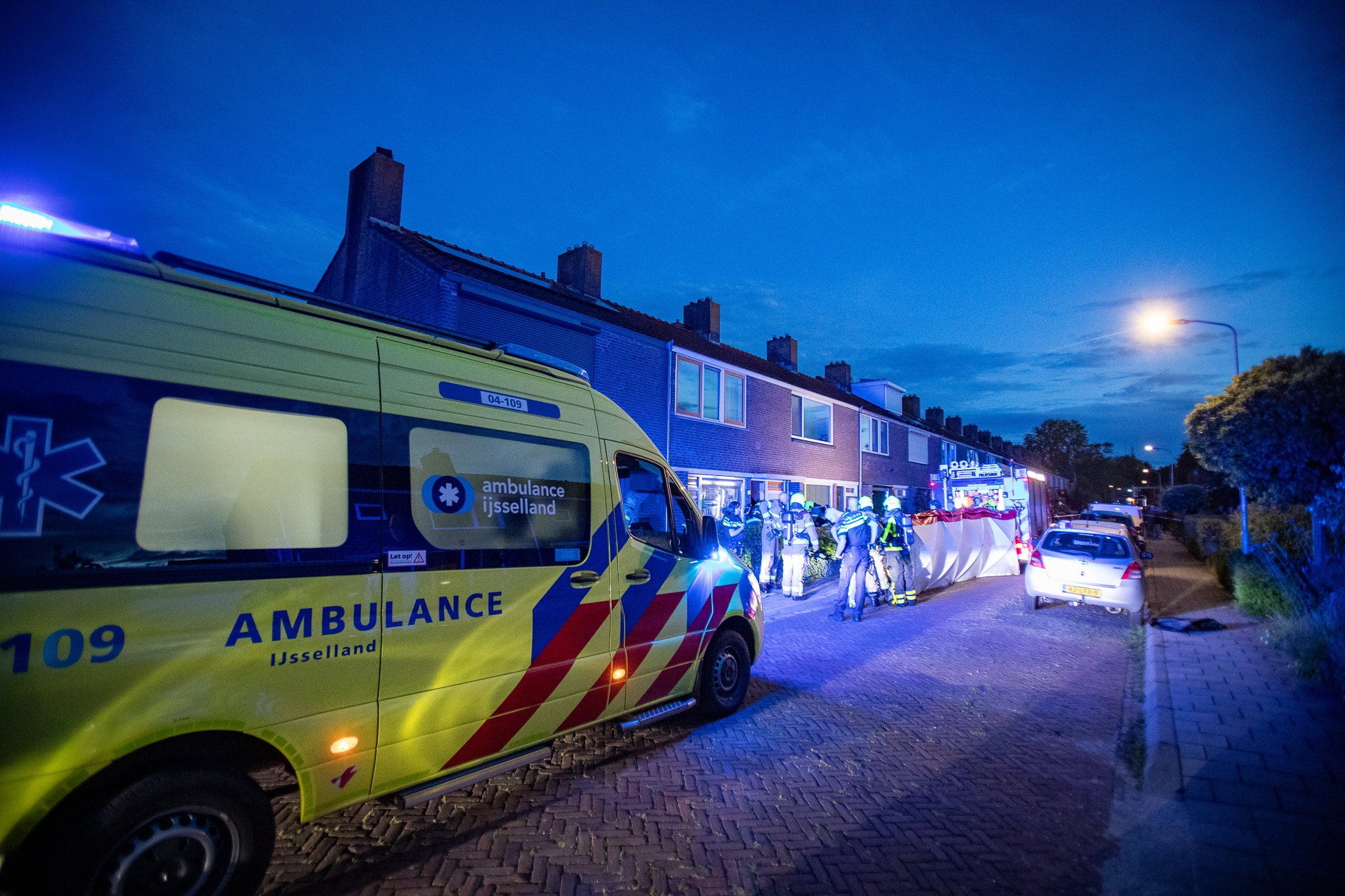 Man zwaargewond bij woningbrand in Hattem