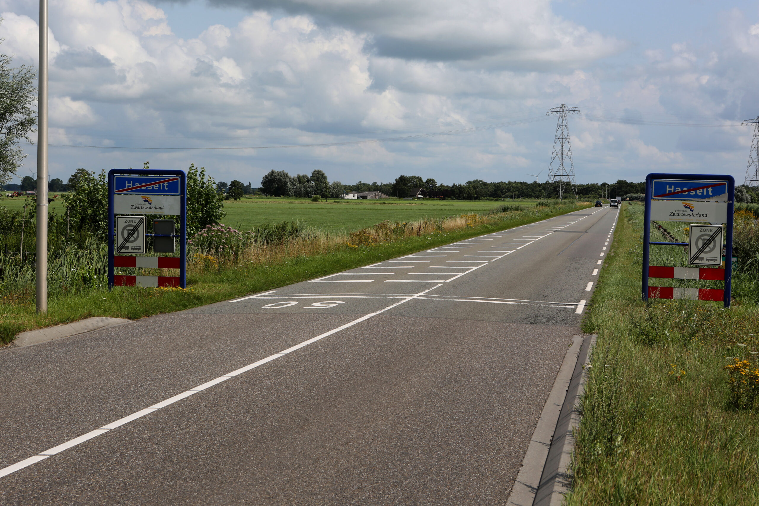 Tijdelijke verkeersdrempels op De Doornweg tijdens afsluiting N377