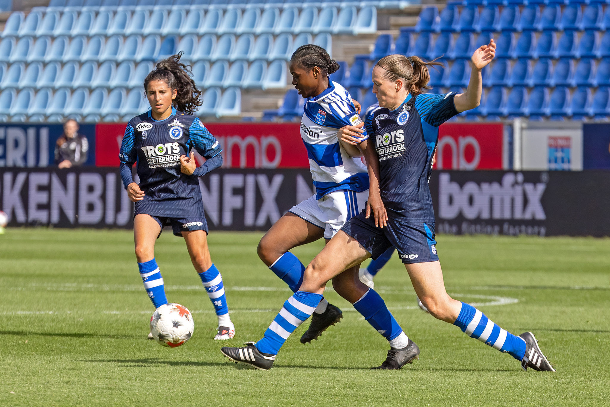 Superboerinnen bezorgen PEC Zwolle Vrouwen vierde nederlaag van het seizoen