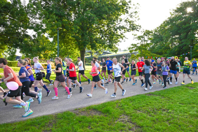 Honderdste Parkrun trekt ruim honderd deelnemers