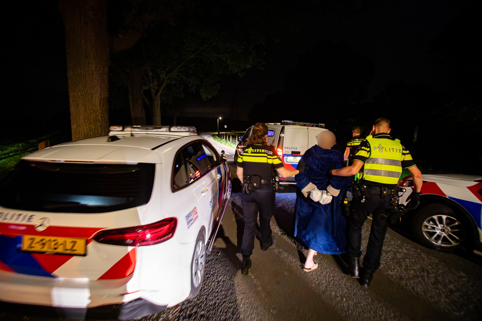 Politie vindt kogelhulzen na inzet arrestatieteam aan Herfterlaan