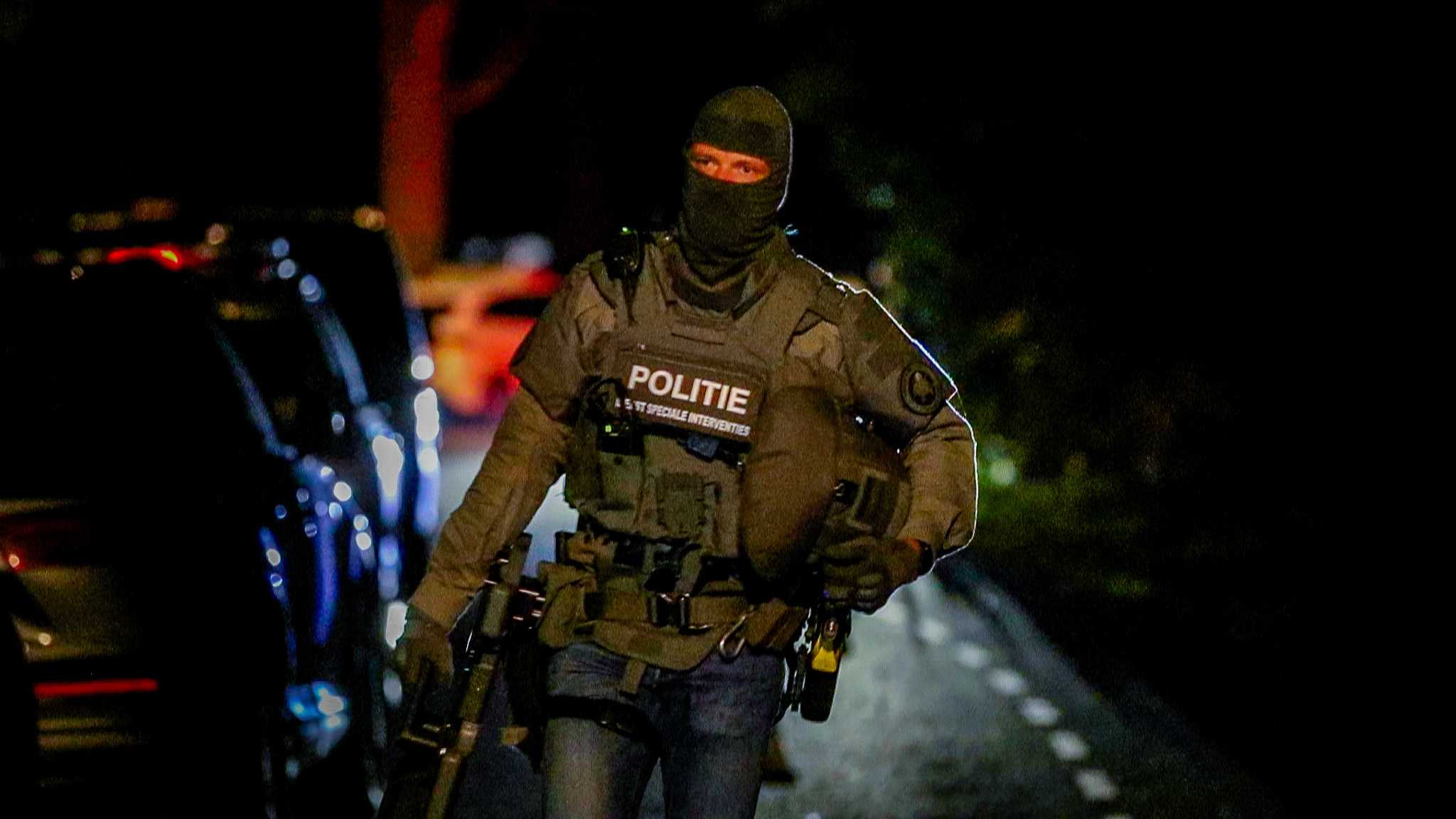Arrestatieteam houdt man en vrouw aan bij woning in Herfte