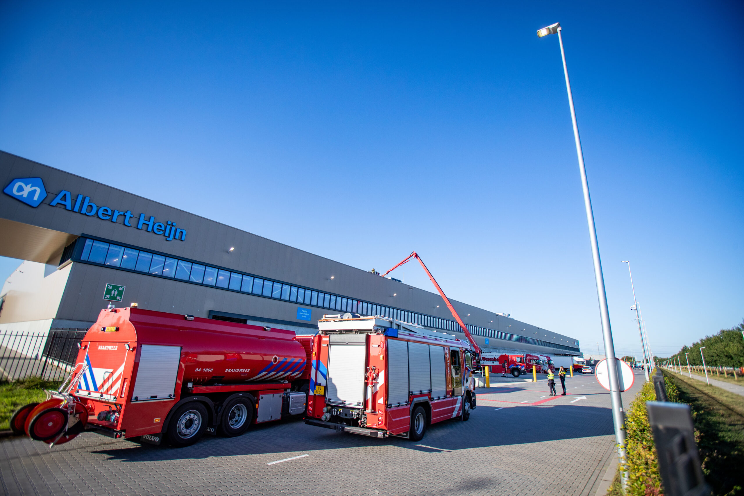 Brand in kabelgoot legt Albert Heijn Home Shop Center twee uur stil