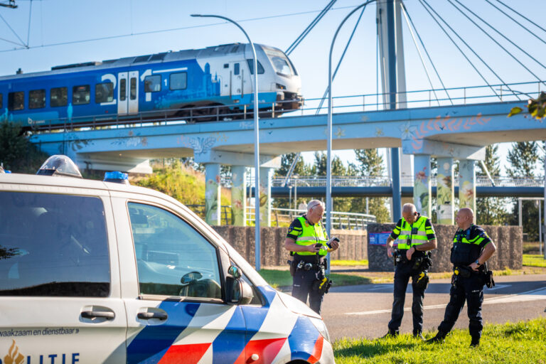 Zoekactie eindigt op spoor bij Stadshagen: vrouw met spoed naar ziekenhuis