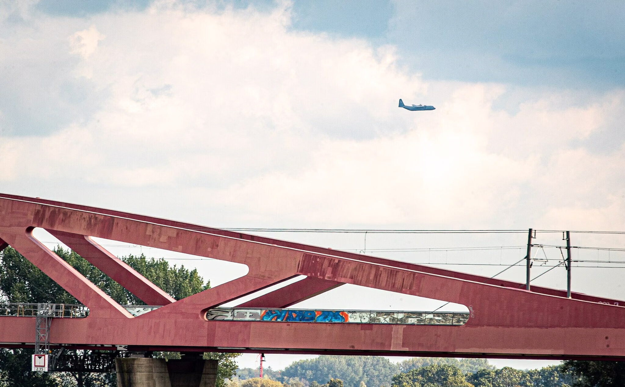 Militaire transportvliegtuigen vliegen vaker en lager boven Zwolle