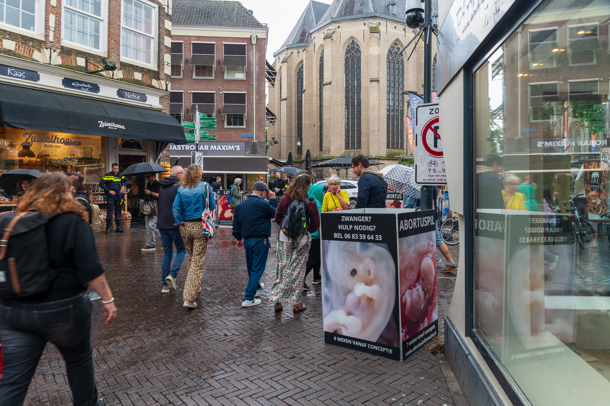 Bloederige anti-abortusactie bij terras Maxim’s was aangemeld bij gemeente