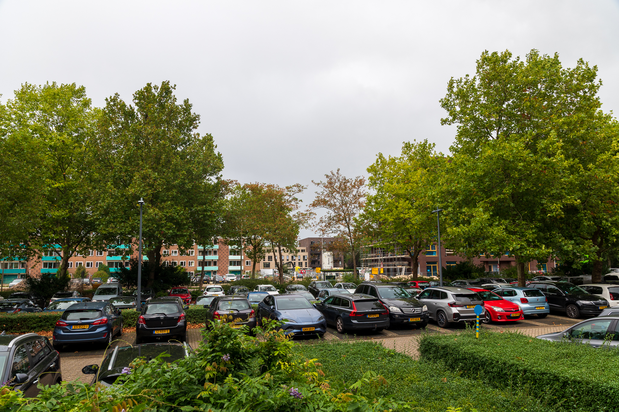 Geen speciale vrouwenparkeerplaatsen in nieuwe parkeergarage onder Luttenbergstraat