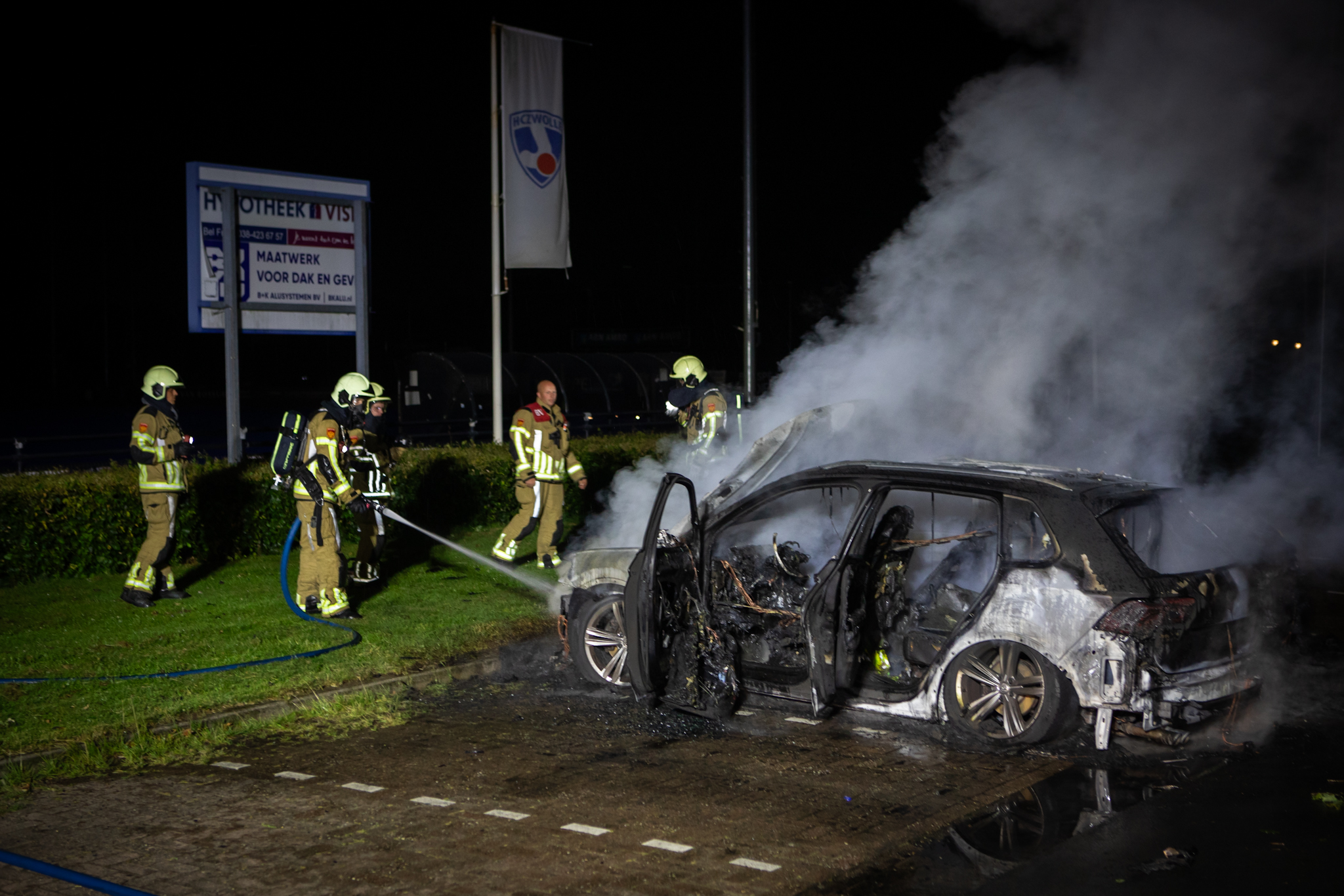 Weer auto uitgebrand op sportpark Het Hoge Laar, FC Ulu Spor haalt uit naar media