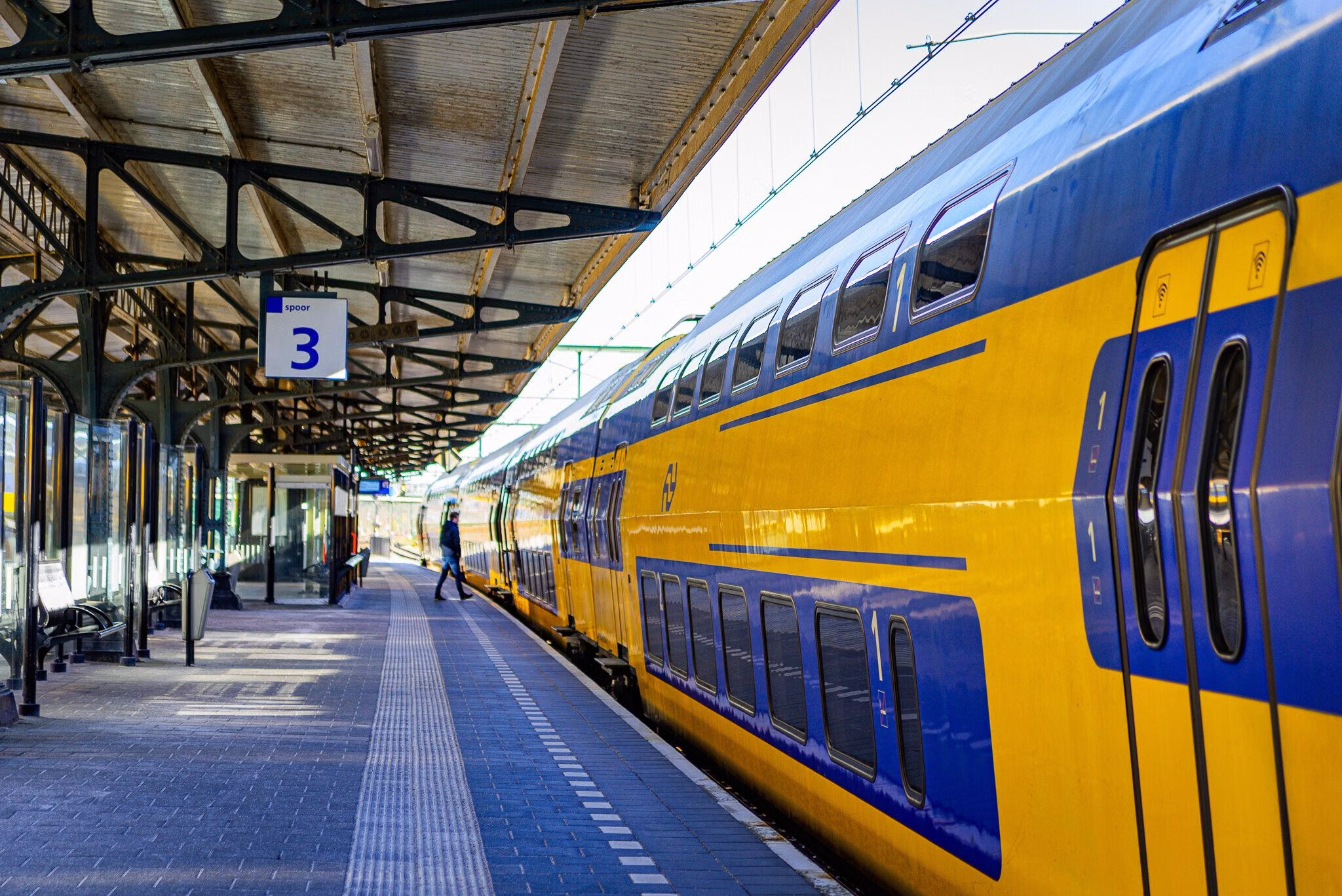 Gewonde bij steekpartij in trein bij Hessenpoort, twee mannen aangehouden
