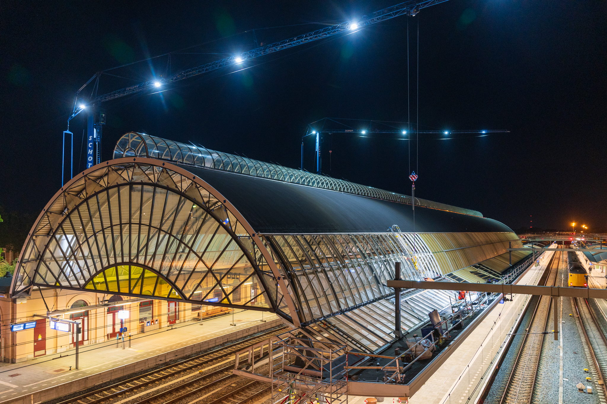 Treinen rijden weer onder opgeknapte stationskap Zwolle