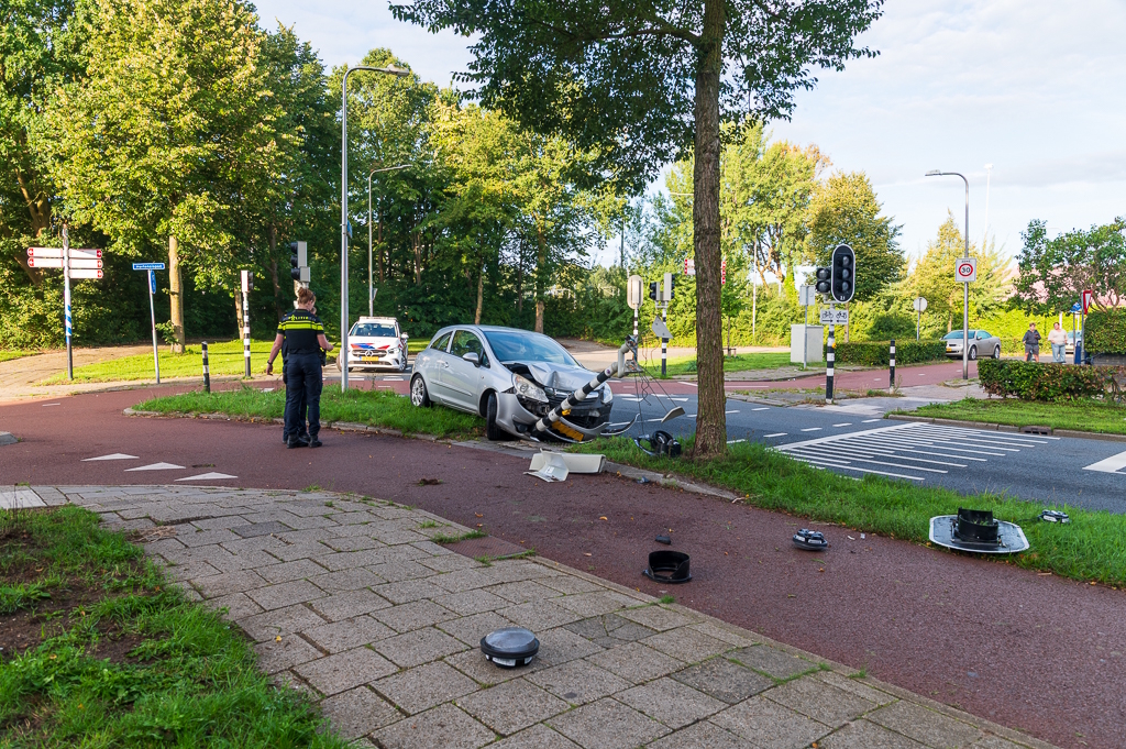 Politie achterhaalt automobilist die na botsing in Assendorp vluchtte