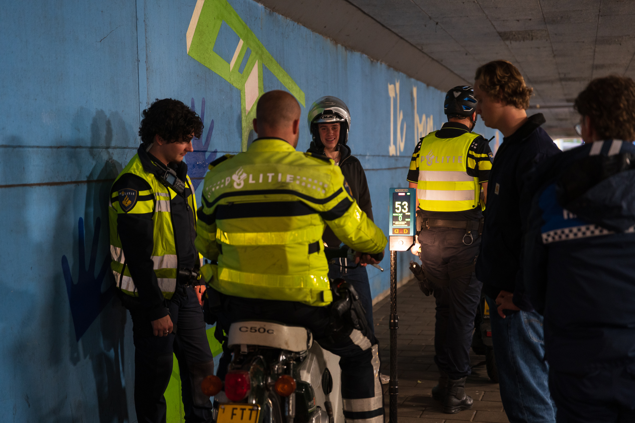 Oude brommer tikt 62 kilometer per uur aan bij politiecontrole in Zwolle