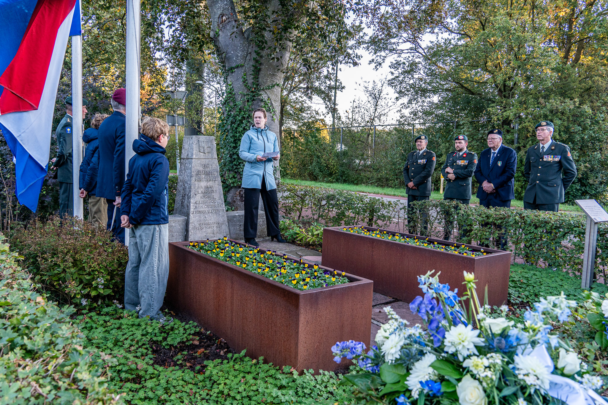 Leerlingen herdenken zeven gefusilleerde mannen aan Haersterveerweg
