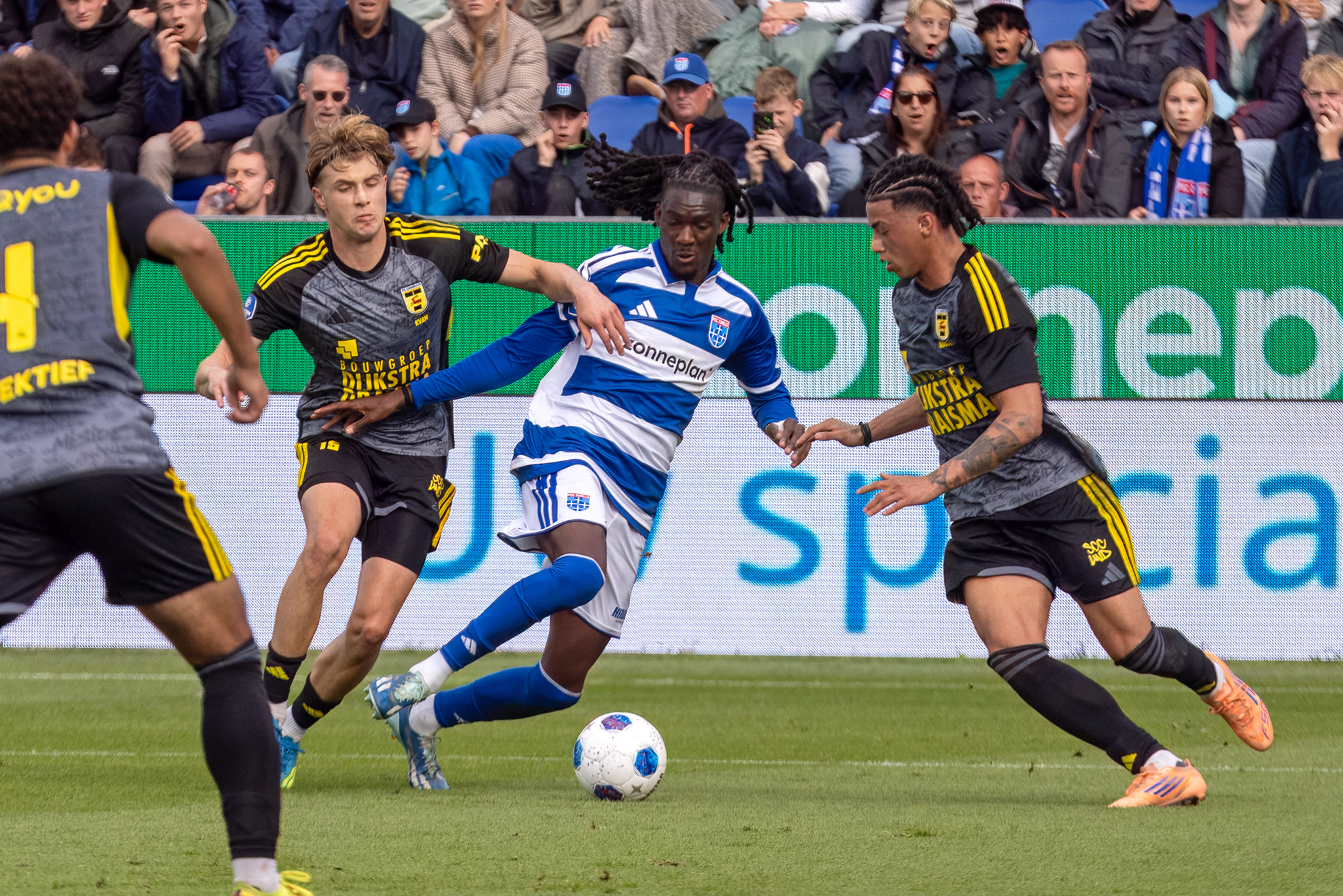 PEC Zwolle laat kansen liggen en verliest van Cambuur