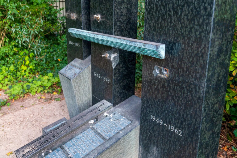 Drie jaar cel geëist voor koperdiefstal spoor en bronsdiefstal Indiëmonument Zwolle